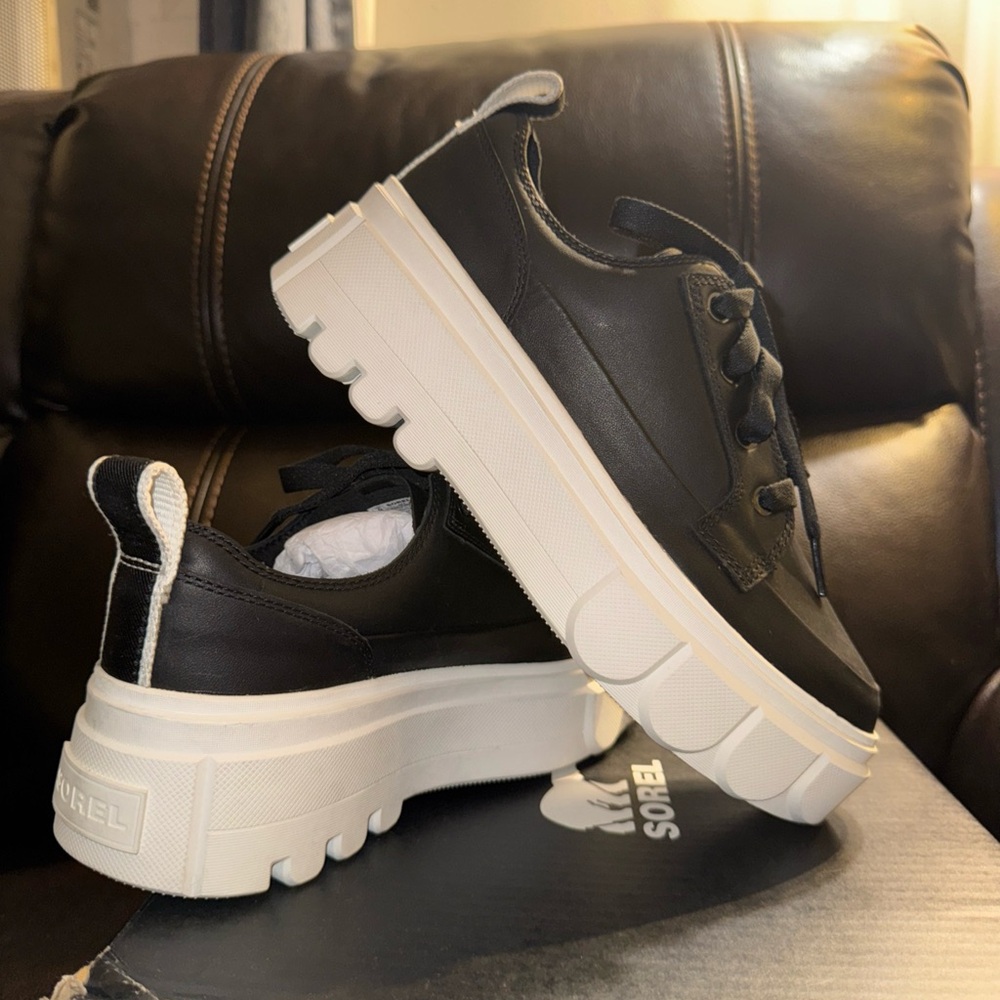 Sorel Women's Caribou X Shoe Waterproof Shoes size 9 new in the box